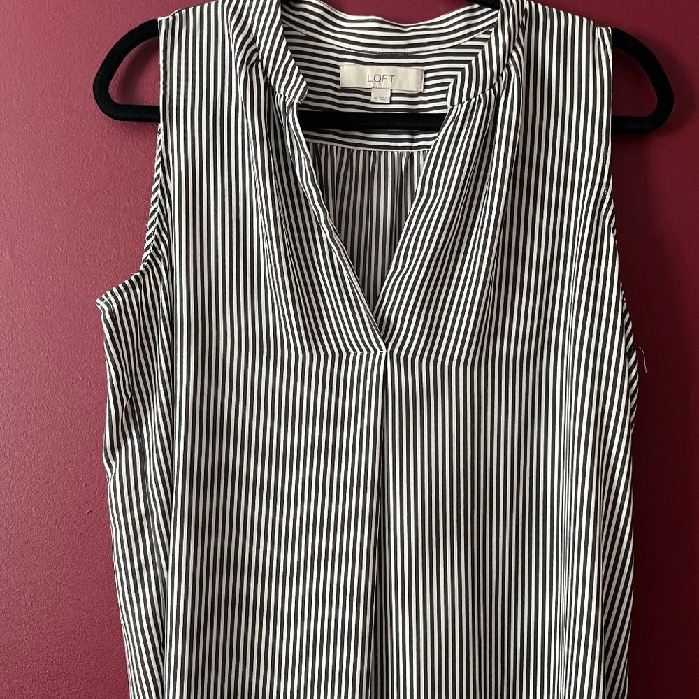 Loft: Sleeveless tunic with a V-neck. Charcoal grey strips. Size M.
